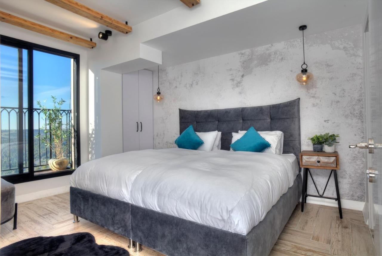 Open Skys Villa Safed Exterior foto