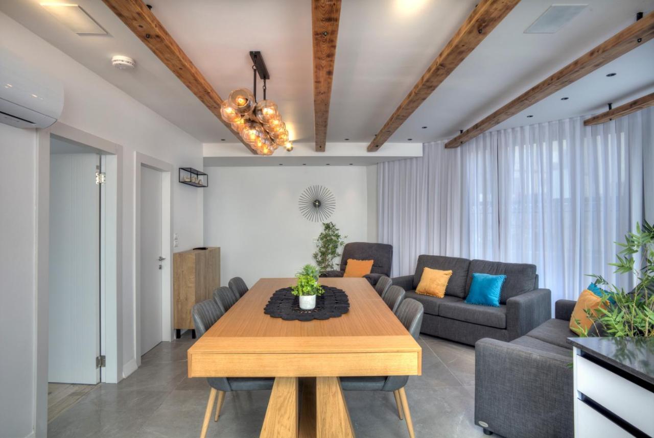 Open Skys Villa Safed Exterior foto